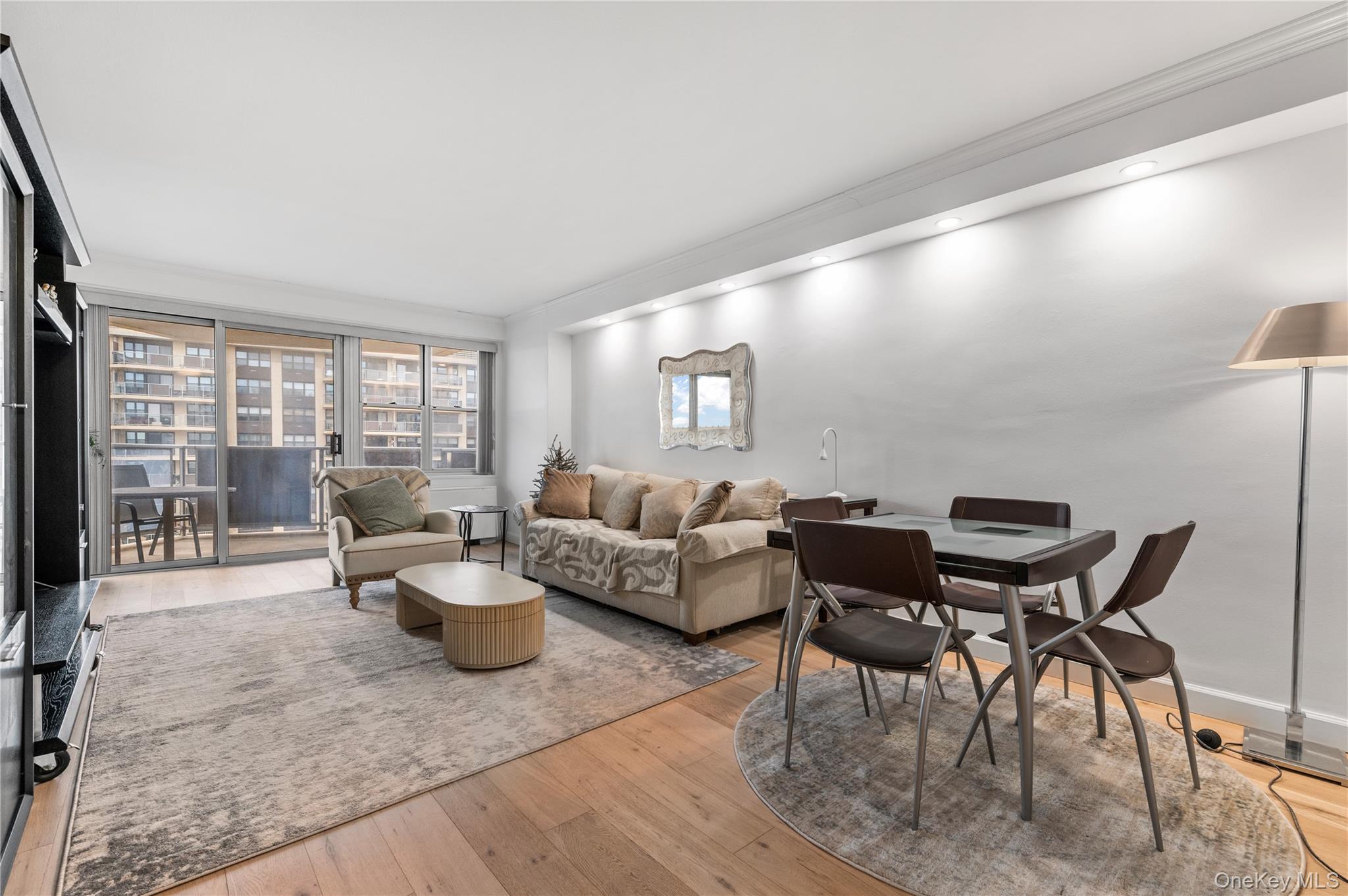 #10 photo, 17-85 215, קווינס Bayside , NY 11360