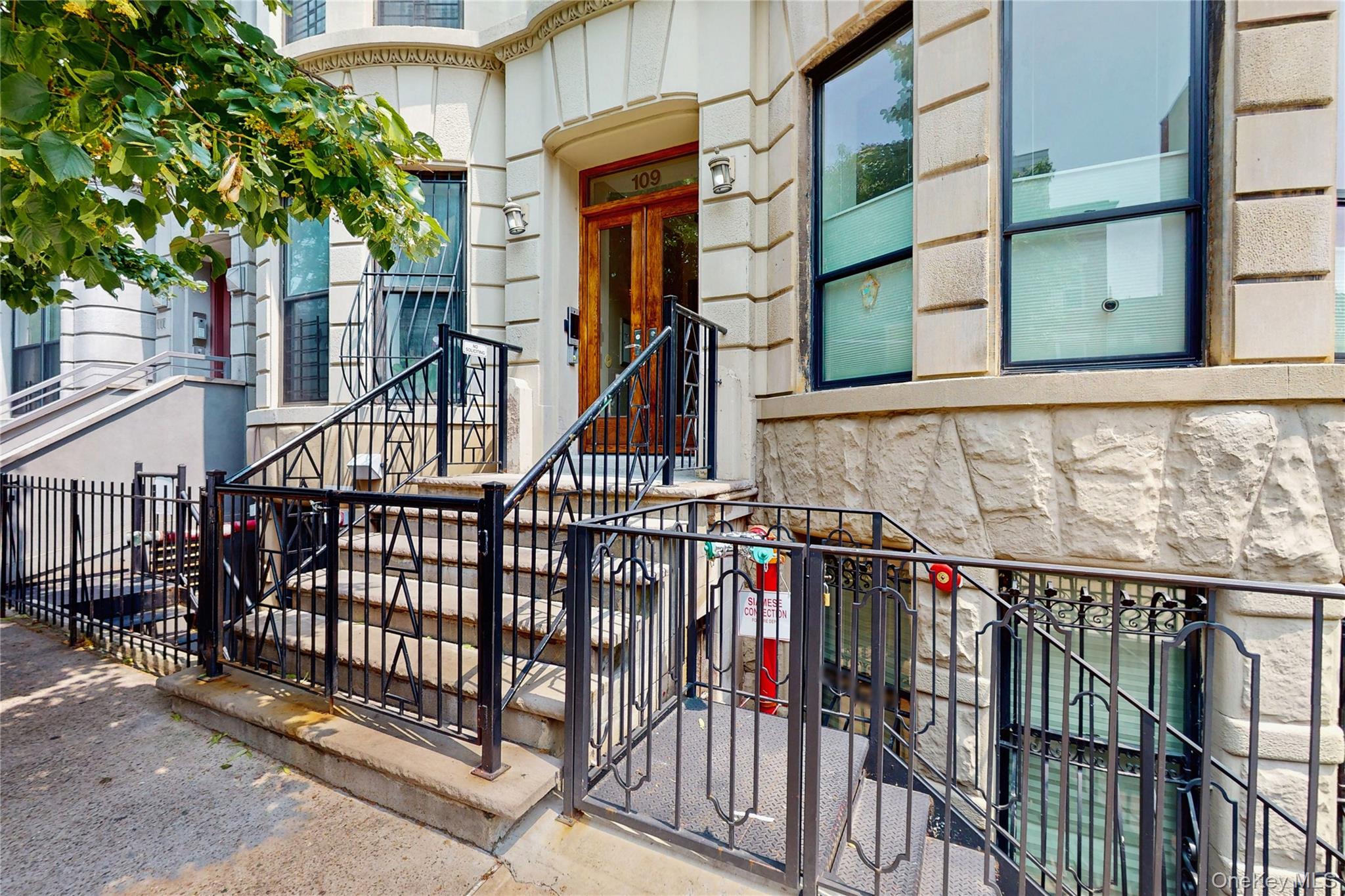 #1 photo, 109 W 117th Street, मैनहटन New York (Manhattan) , NY 10026