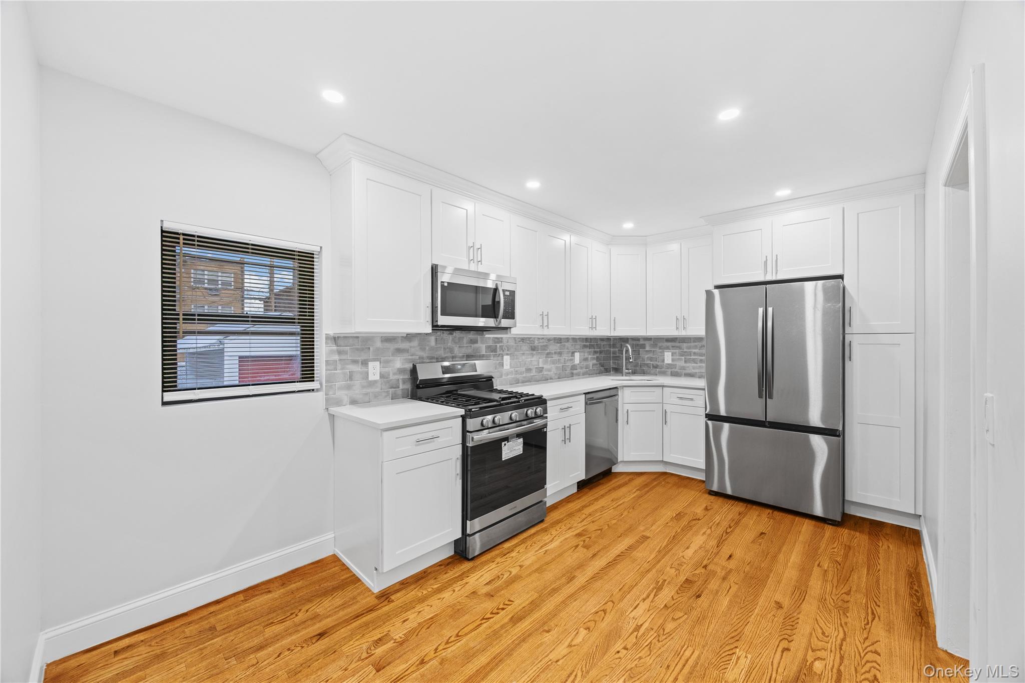 #12 photo, 2054 Saint Paul Avenue, Бронкс ‖ Bronx , NY 10461