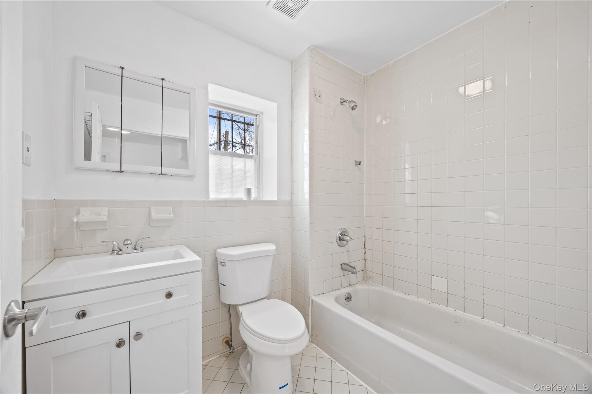 #10 photo, 1955 Burke Avenue, Bronx , NY 10469