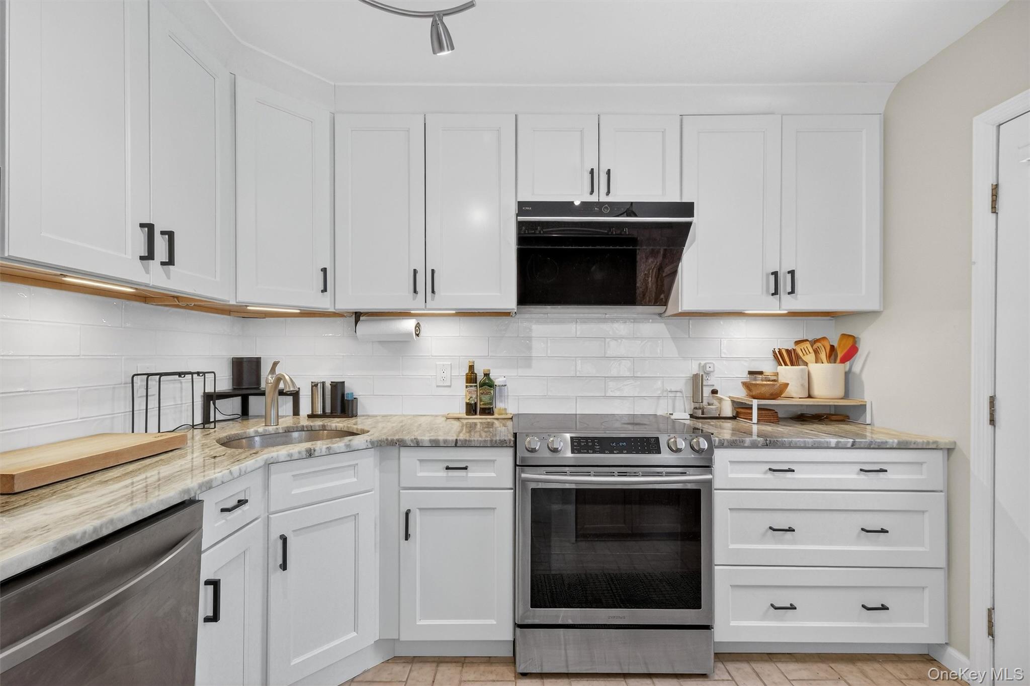 #20 photo, 5 Larch Court, Poughkeepsie , NY 12603