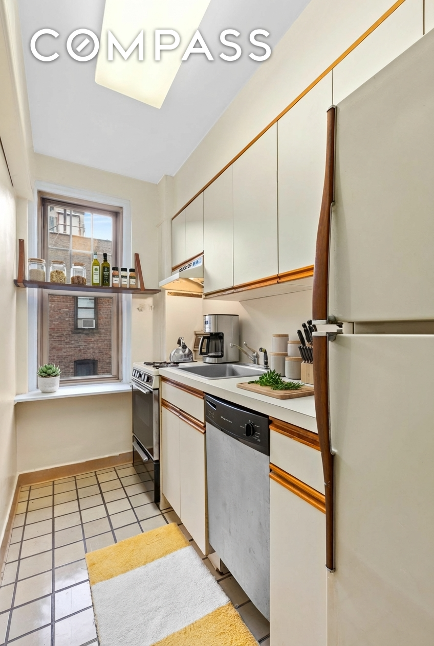#4 photo, 302 W 12th Street, מנהטן West Village , NY 10014