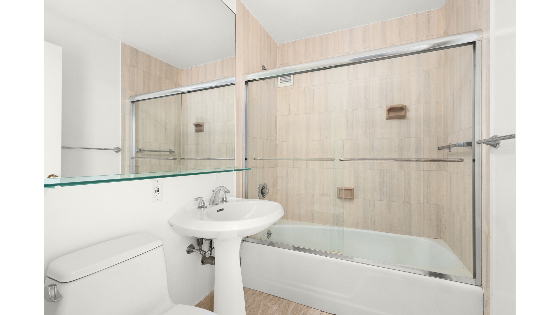 #4 photo, 45 W 67TH Street, Lincoln Square , NY 10023