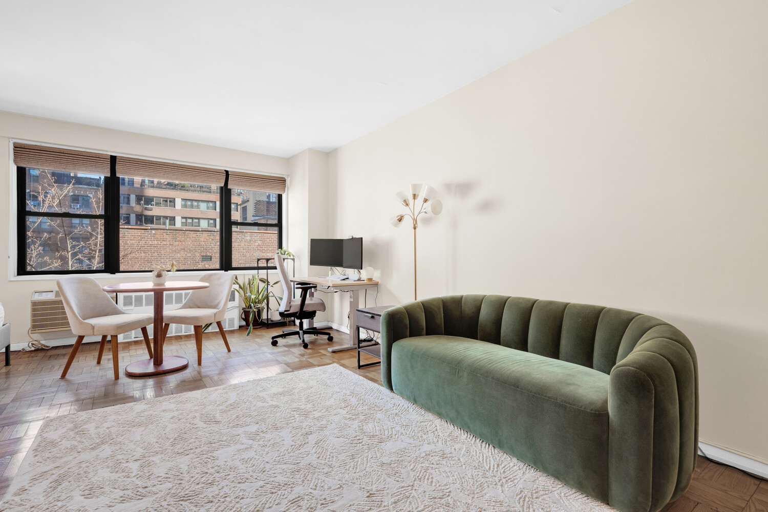 #1 photo, 345 E 52ND Street, מנהטן Turtle Bay , NY 10022