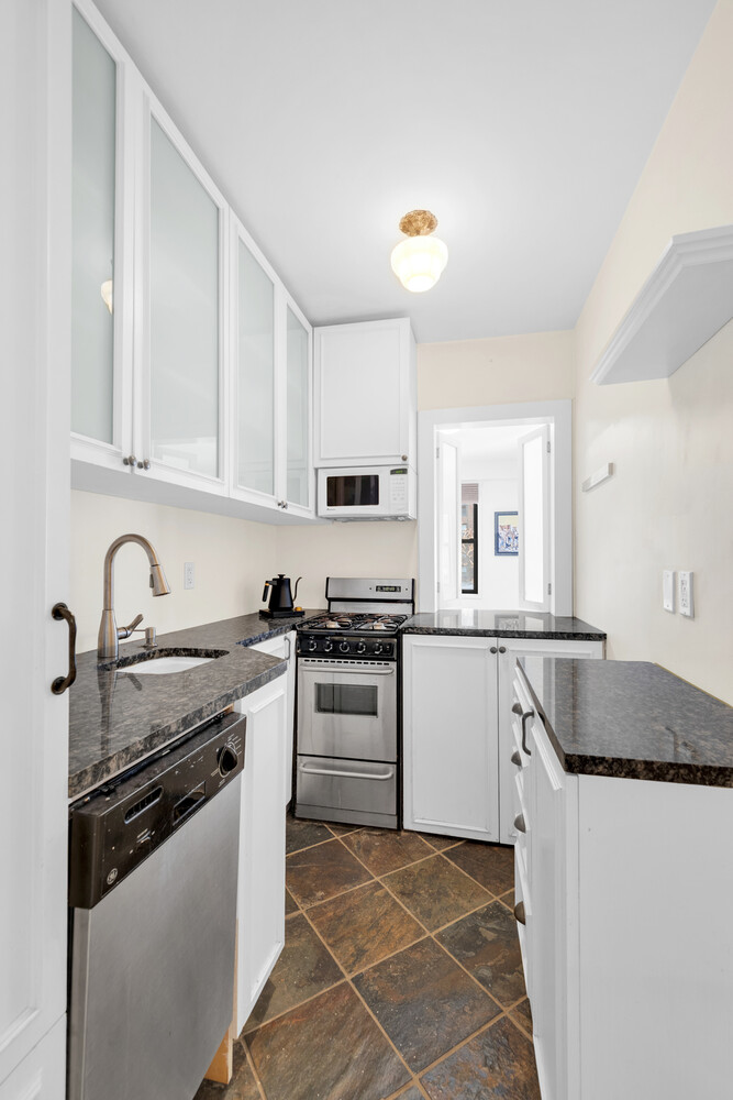 #5 photo, 345 E 52ND Street, מנהטן Turtle Bay , NY 10022