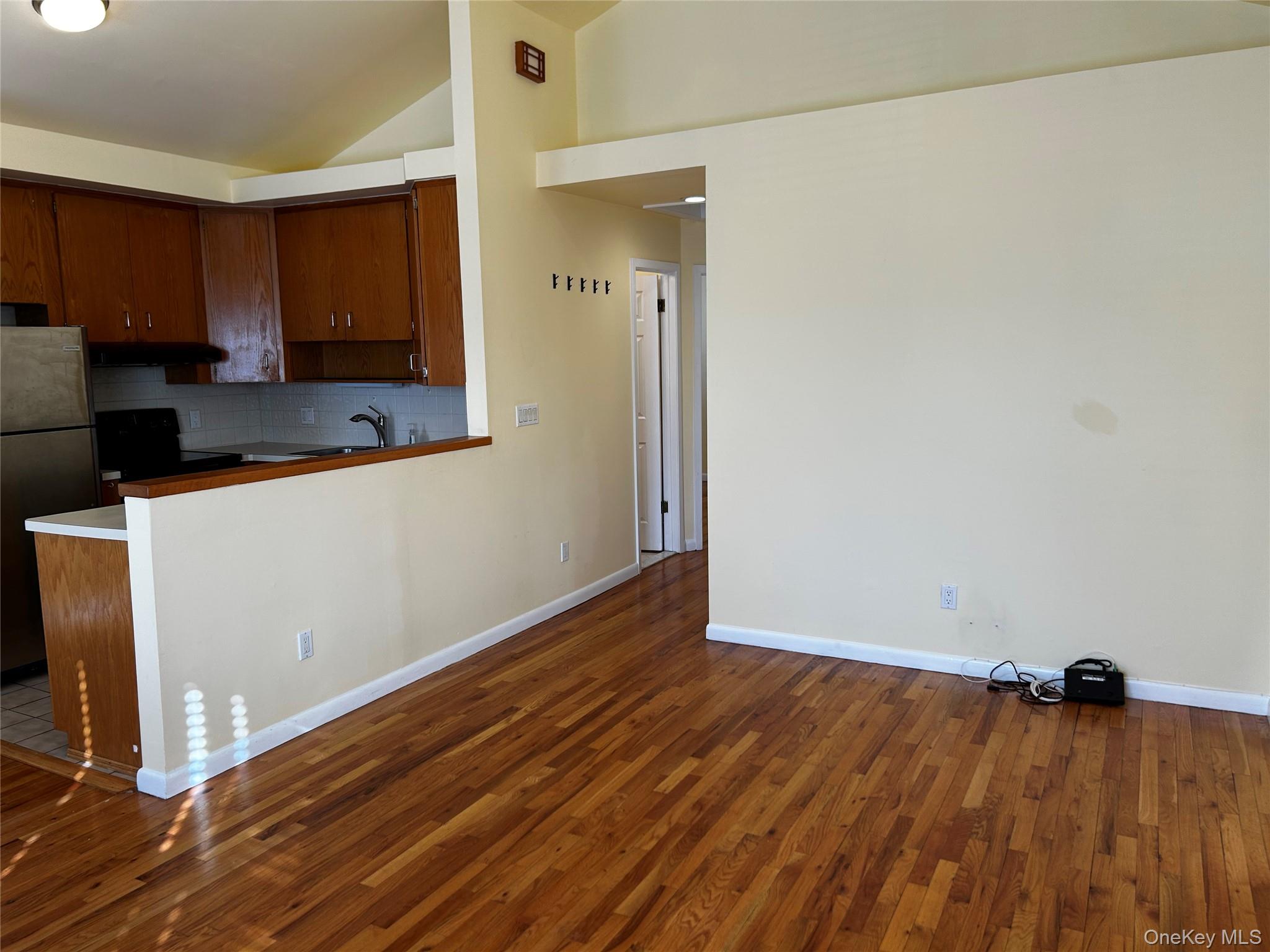 #10 photo, 8 Hickory Road, Port Washington , NY 11050