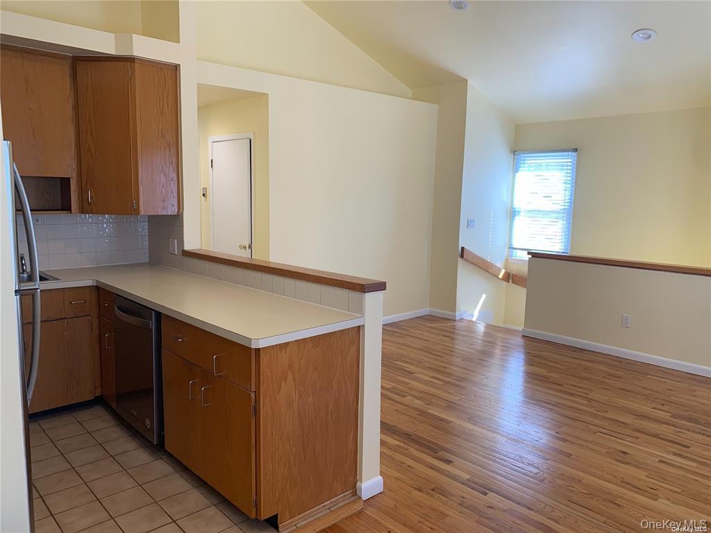 #5 photo, 8 Hickory Road, Port Washington , NY 11050