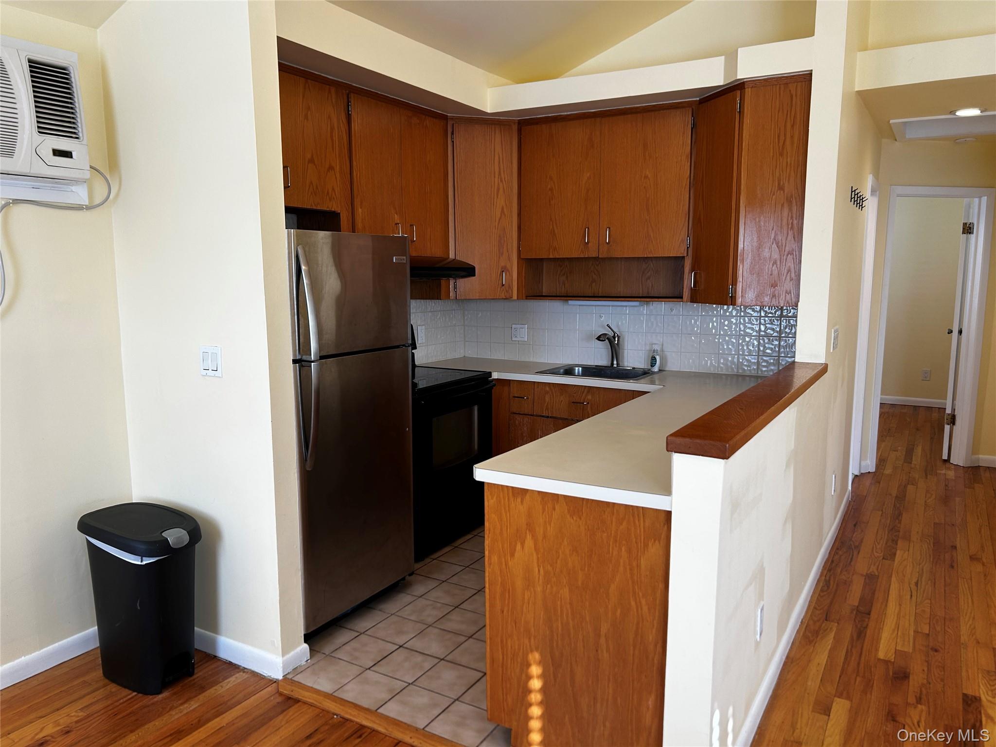 #8 photo, 8 Hickory Road, Port Washington , NY 11050