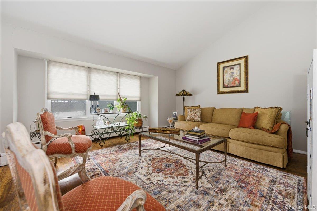 #4 photo, 974 Mildred Drive, नासाउ काउंटी Baldwin , NY 11510