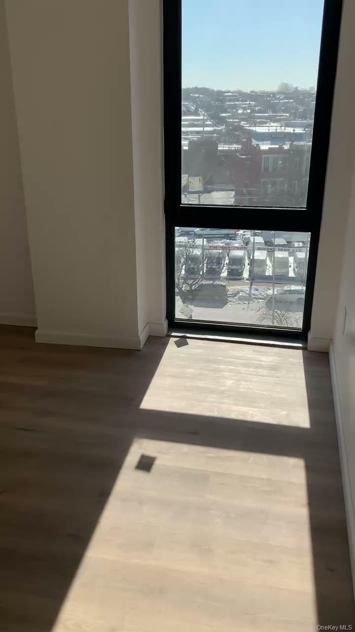 #3 photo, 7040 45th ave, कुईंस Woodside , NY 11377