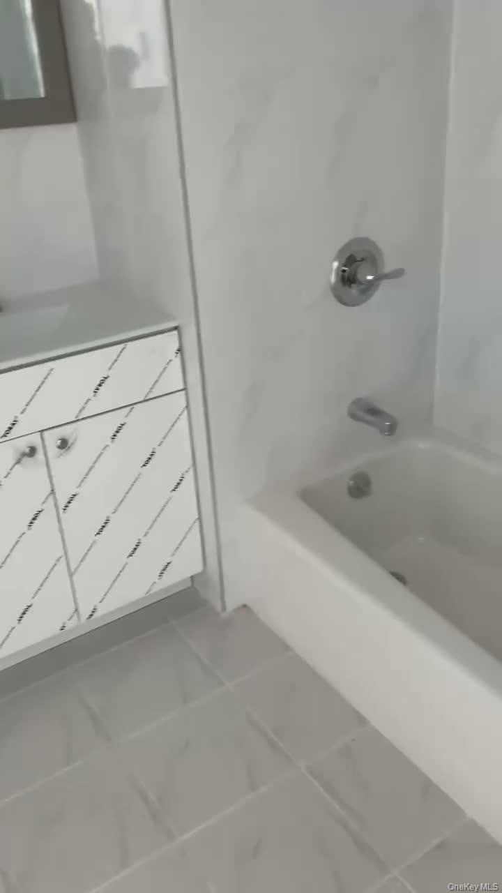 #4 photo, 7040 45th ave, कुईंस Woodside , NY 11377