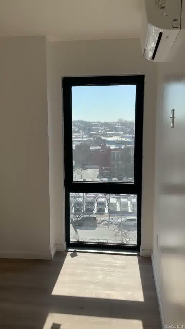 #5 photo, 7040 45th ave, कुईंस Woodside , NY 11377