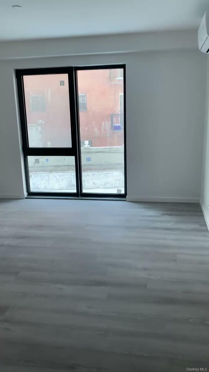 #5 photo, 7040 45th ave, कुईंस Woodside , NY 11377