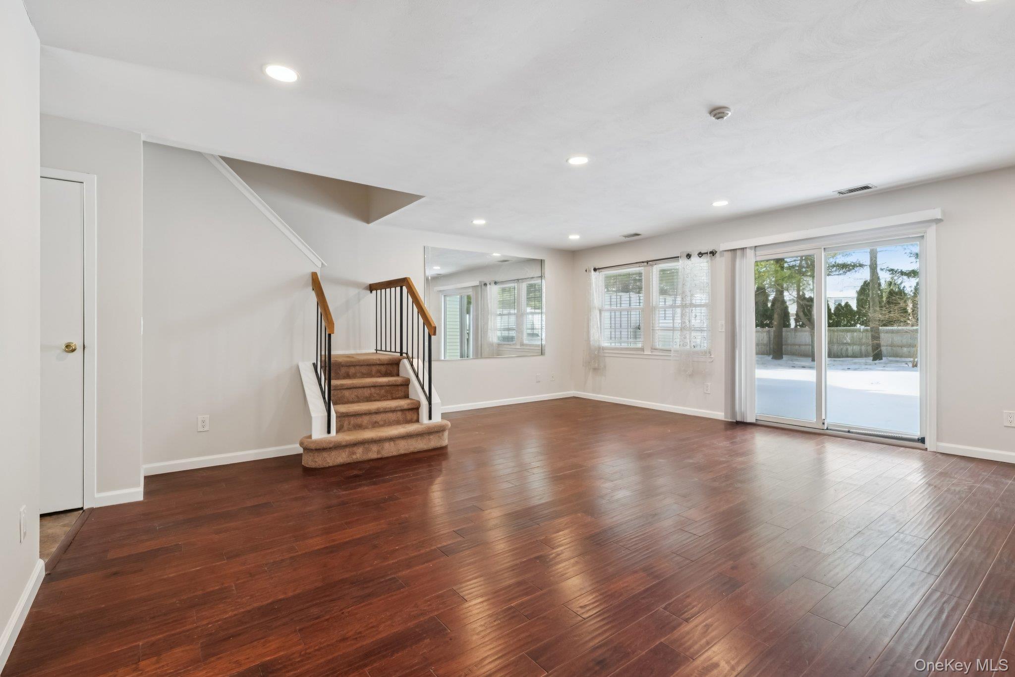 #13 photo, 46 Gazebo Lane, Holtsville , NY 11742