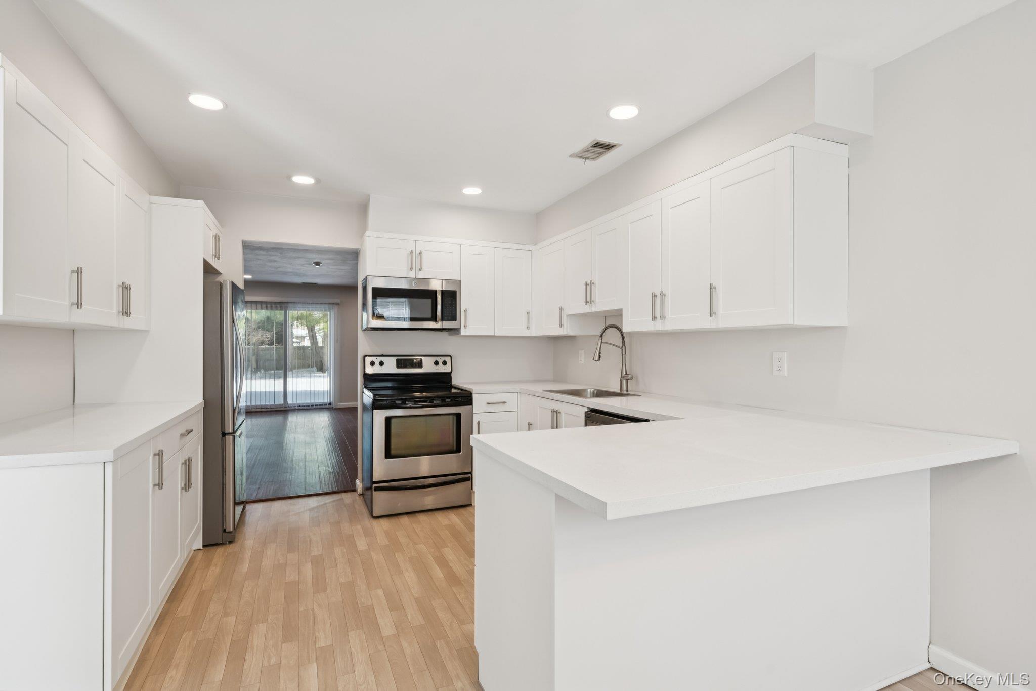 #4 photo, 46 Gazebo Lane, Holtsville , NY 11742