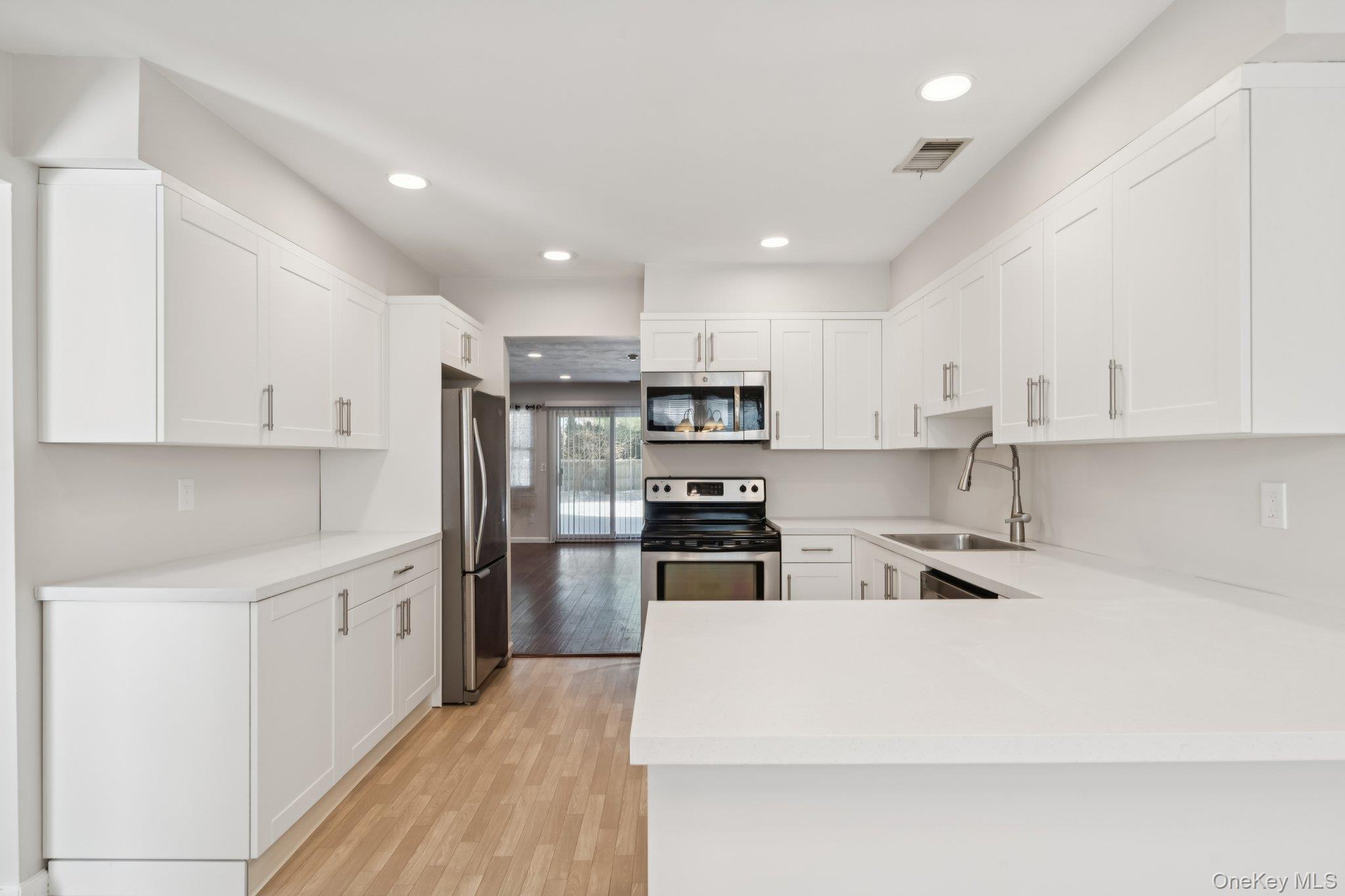 #5 photo, 46 Gazebo Lane, Holtsville , NY 11742