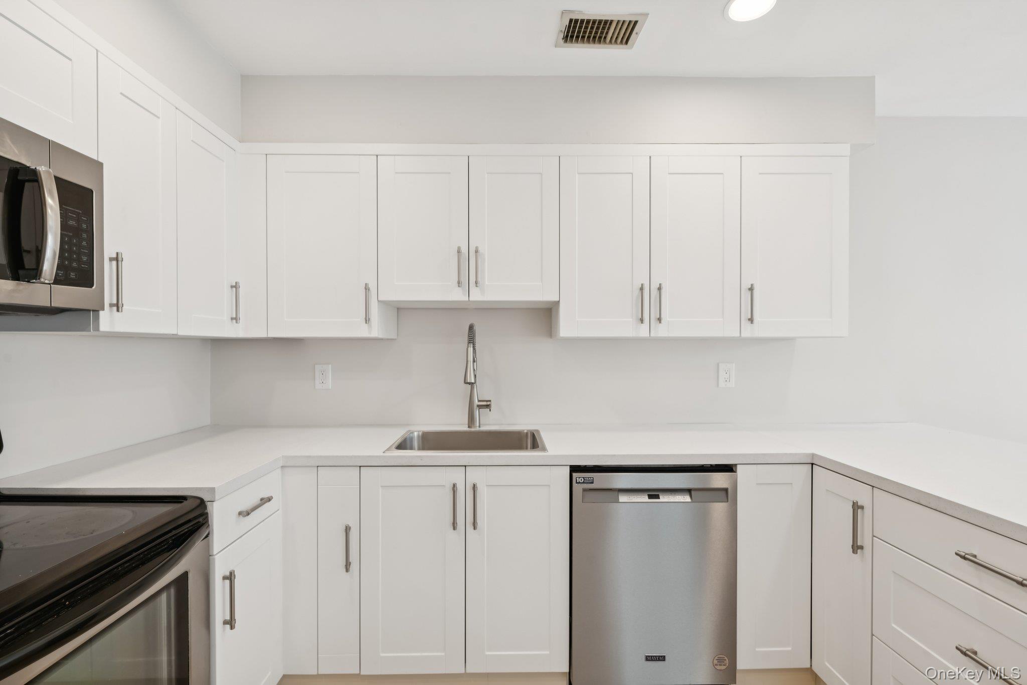 #7 photo, 46 Gazebo Lane, Holtsville , NY 11742