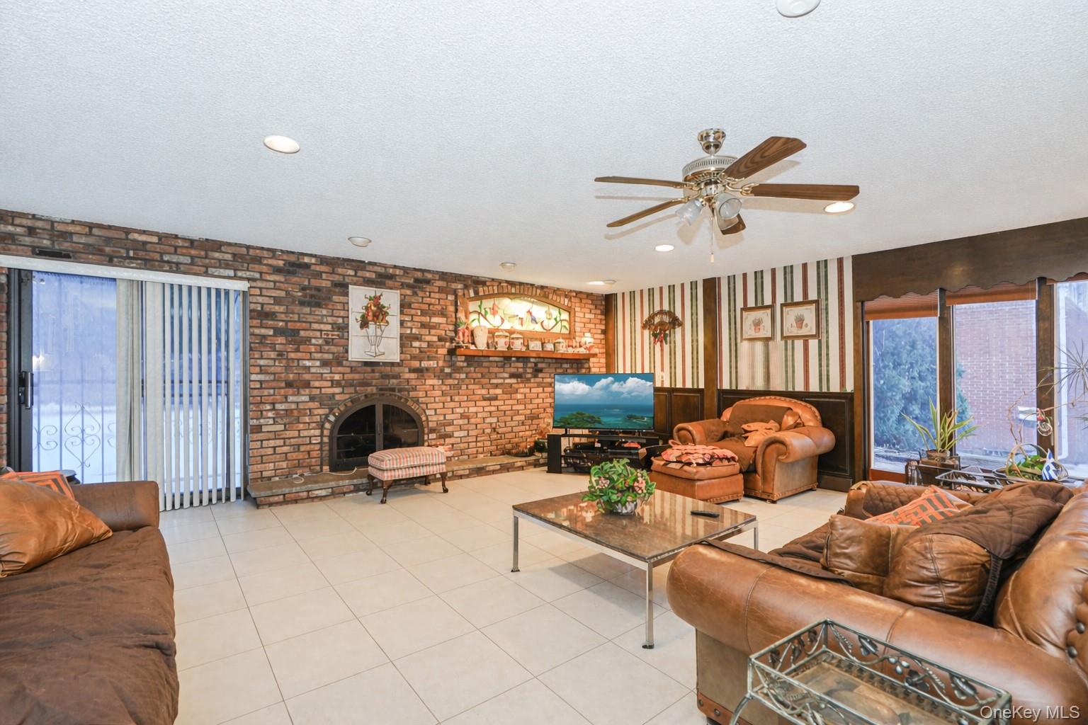 #7 photo, 15 Herkimer Street, סטטן איילנד Staten Island , NY 10301