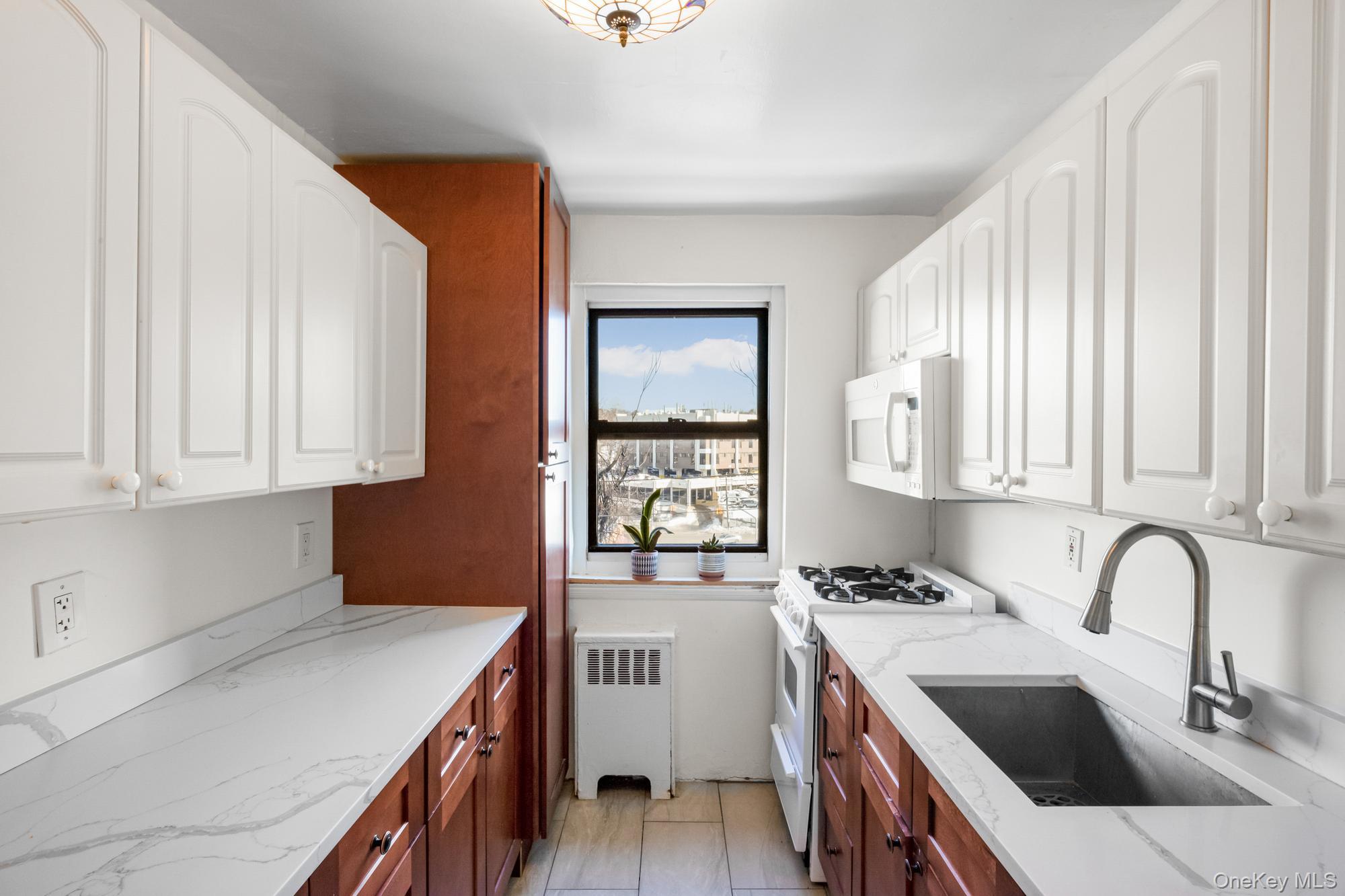 #5 photo, 46 Terrace Circle, ग्रेट नेक Great Neck , NY 11021