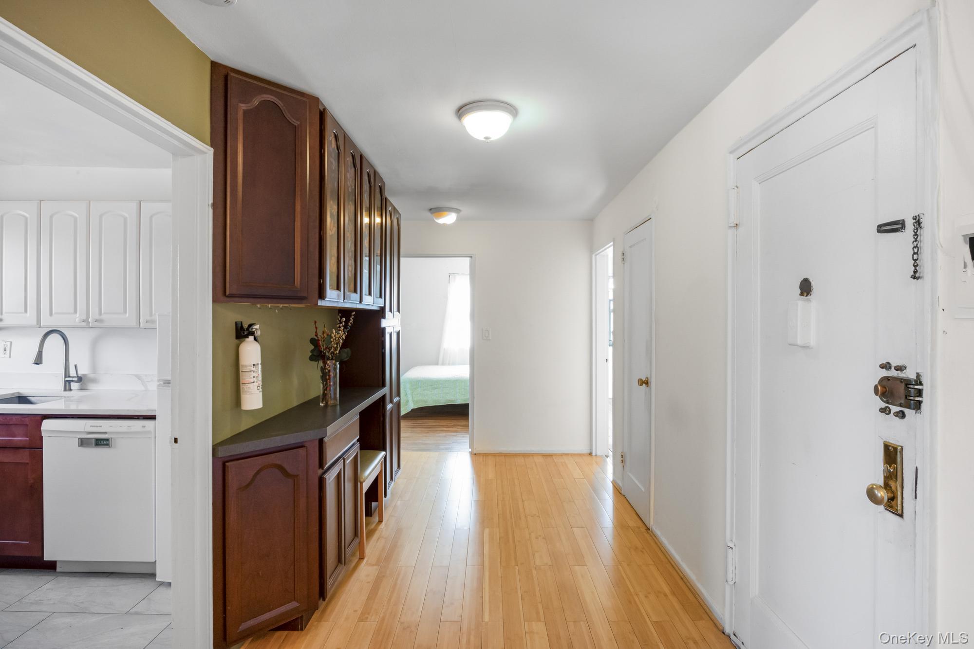 #7 photo, 46 Terrace Circle, ग्रेट नेक Great Neck , NY 11021