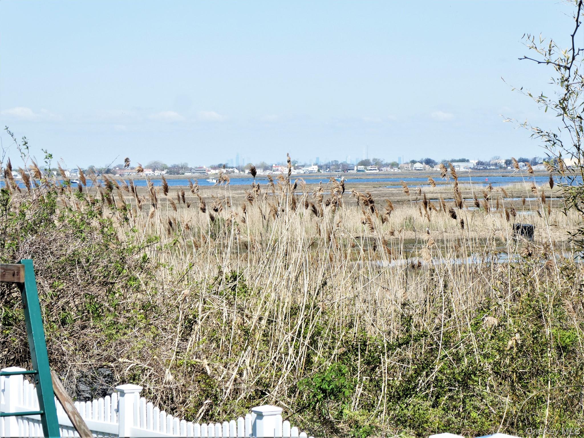 #17 photo, 821 Channel Road, מחוז נסאו Lido Beach , NY 11561