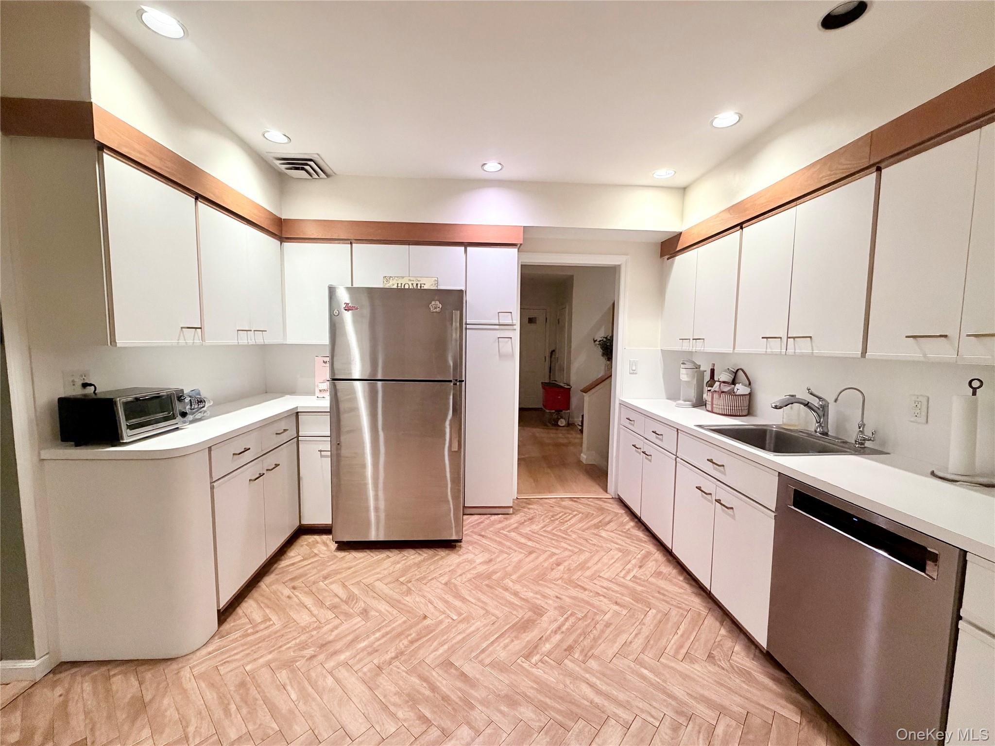 #6 photo, 821 Channel Road, מחוז נסאו Lido Beach , NY 11561