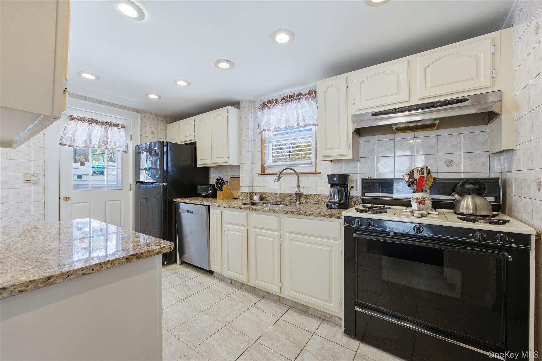 #13 photo, 51 Agnola Street, Yonkers , NY 10707