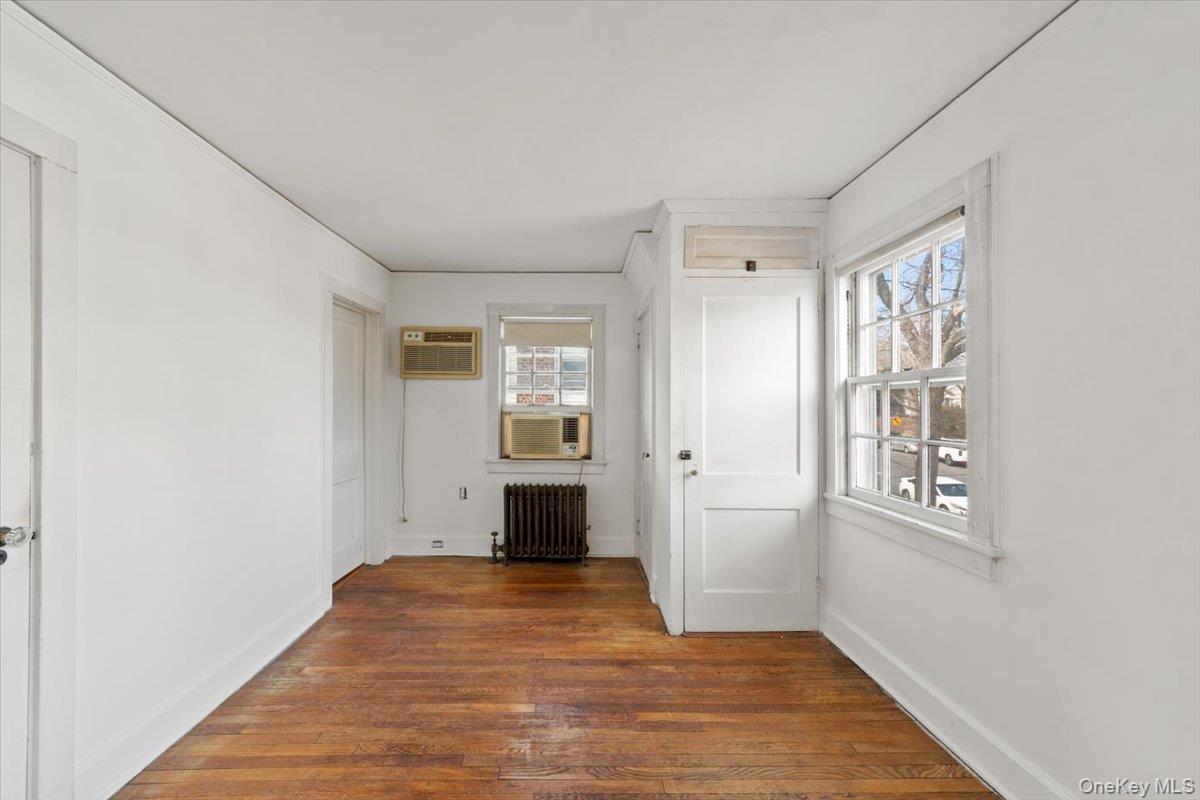 #14 photo, 310 W 263rd Street, הברונקס Bronx , NY 10471