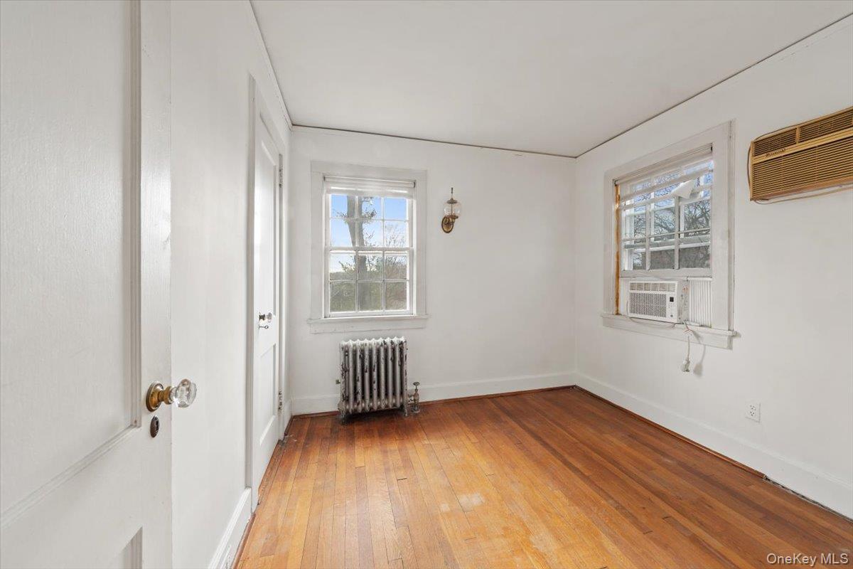 #17 photo, 310 W 263rd Street, הברונקס Bronx , NY 10471