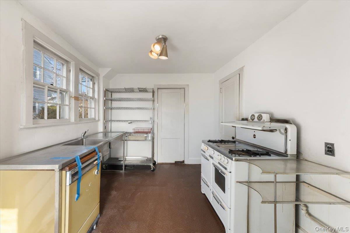 #9 photo, 310 W 263rd Street, הברונקס Bronx , NY 10471