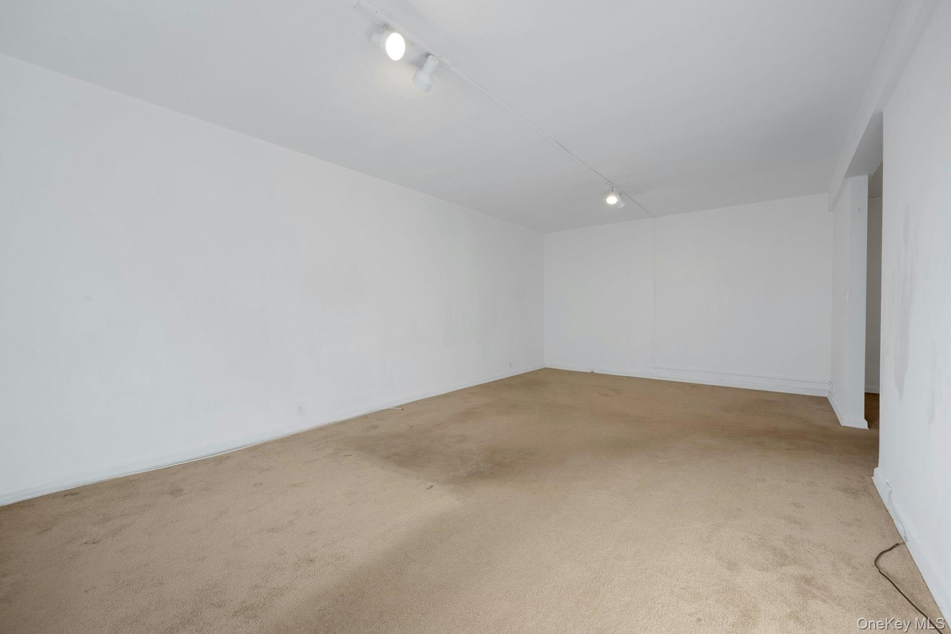 #7 photo, 10 N Broadway, White Plains , NY 10601