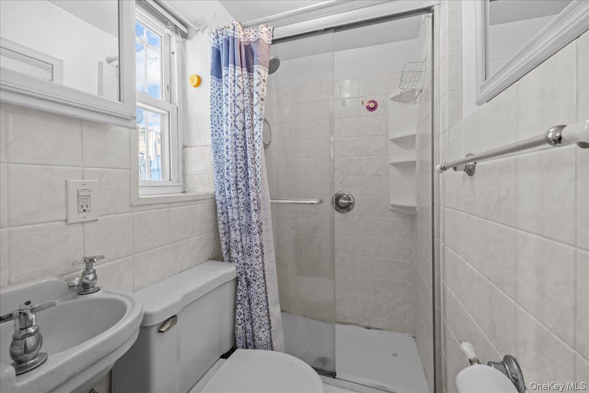 #15 photo, 1115 Mace Avenue, Bronx , NY 10469