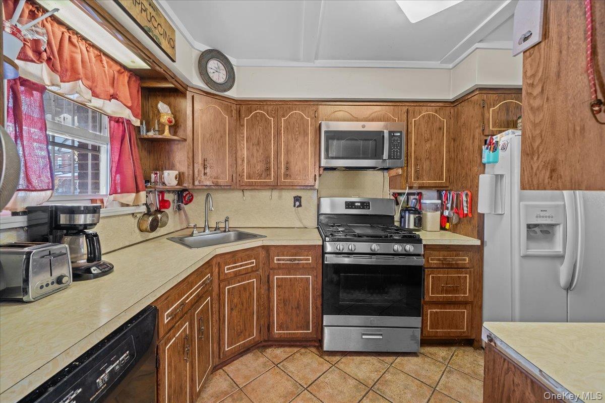 #8 photo, 1115 Mace Avenue, Bronx , NY 10469