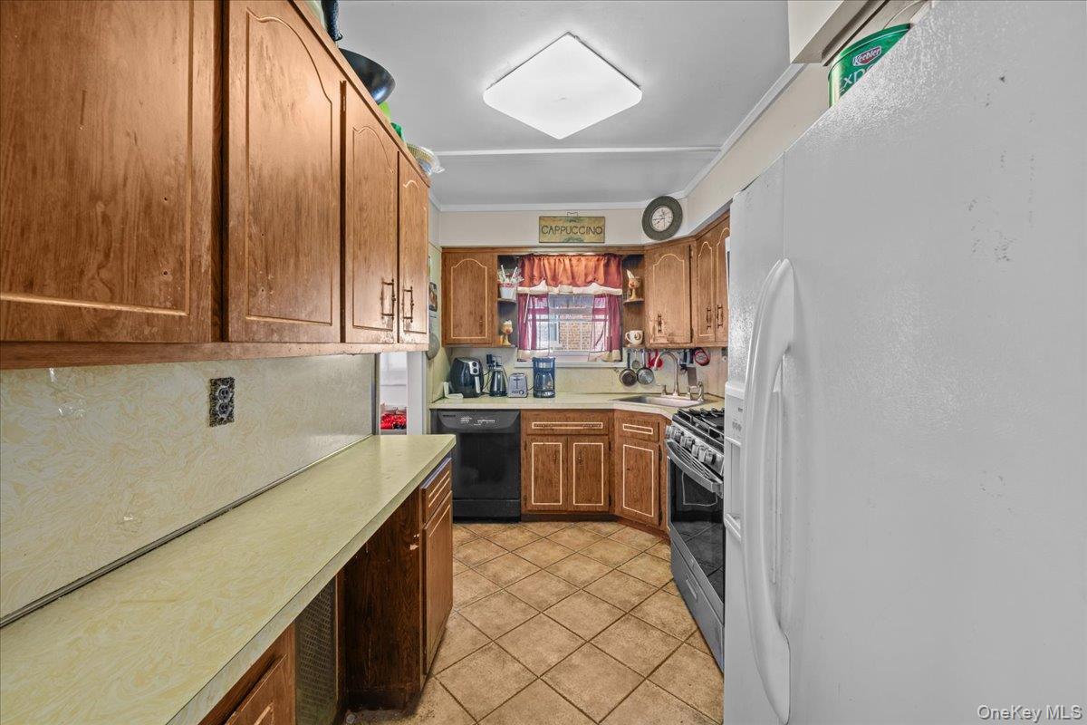 #9 photo, 1115 Mace Avenue, Bronx , NY 10469