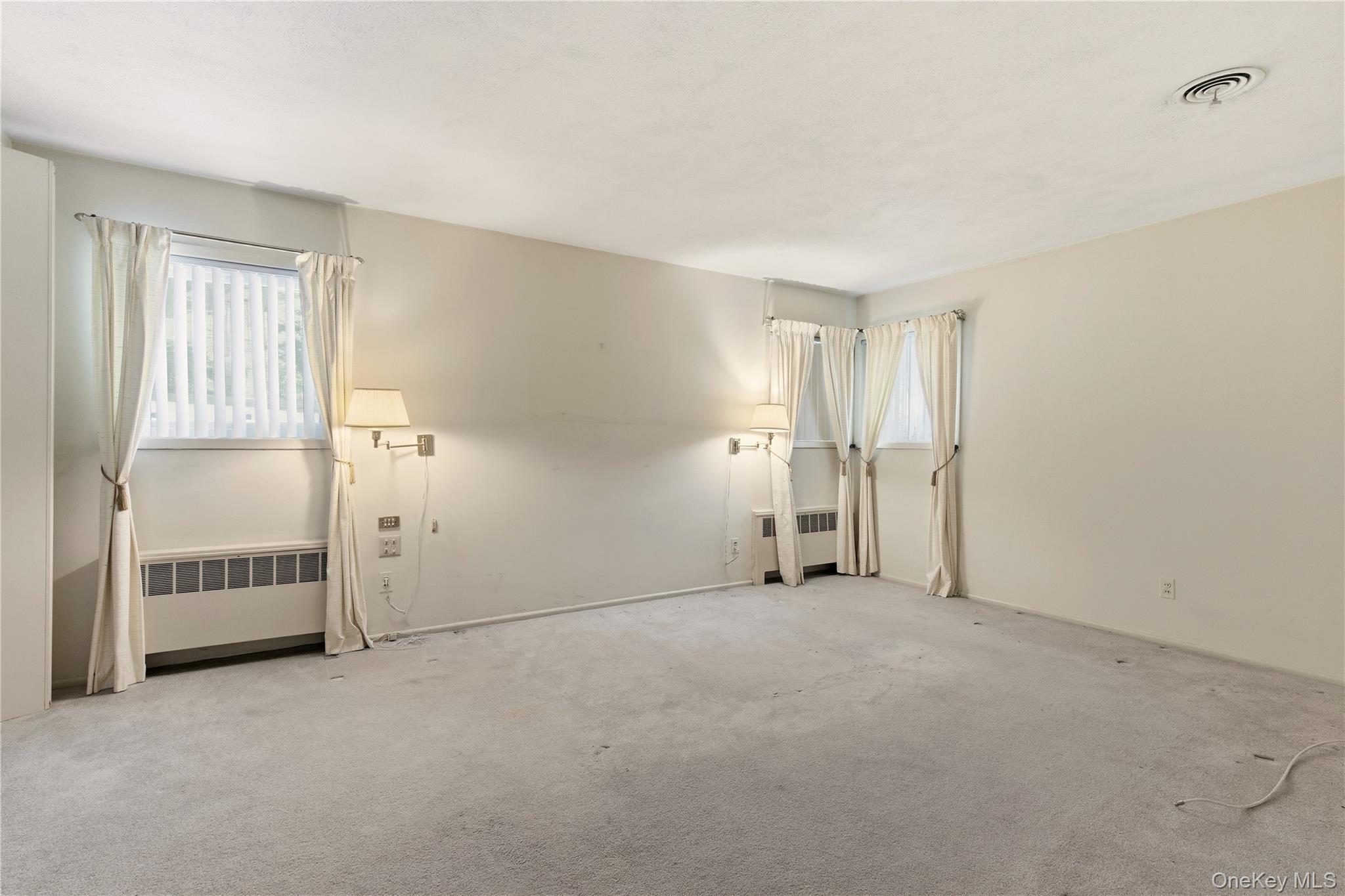 #18 photo, 75 Mimosa Drive, East Hills , NY 11576