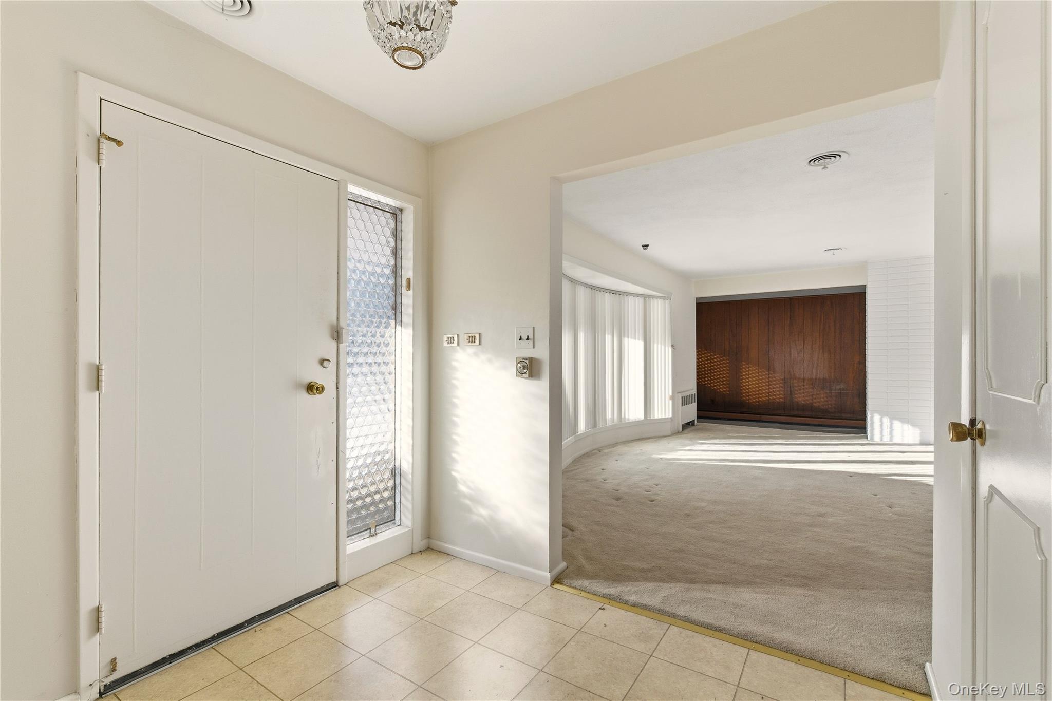 #5 photo, 75 Mimosa Drive, East Hills , NY 11576