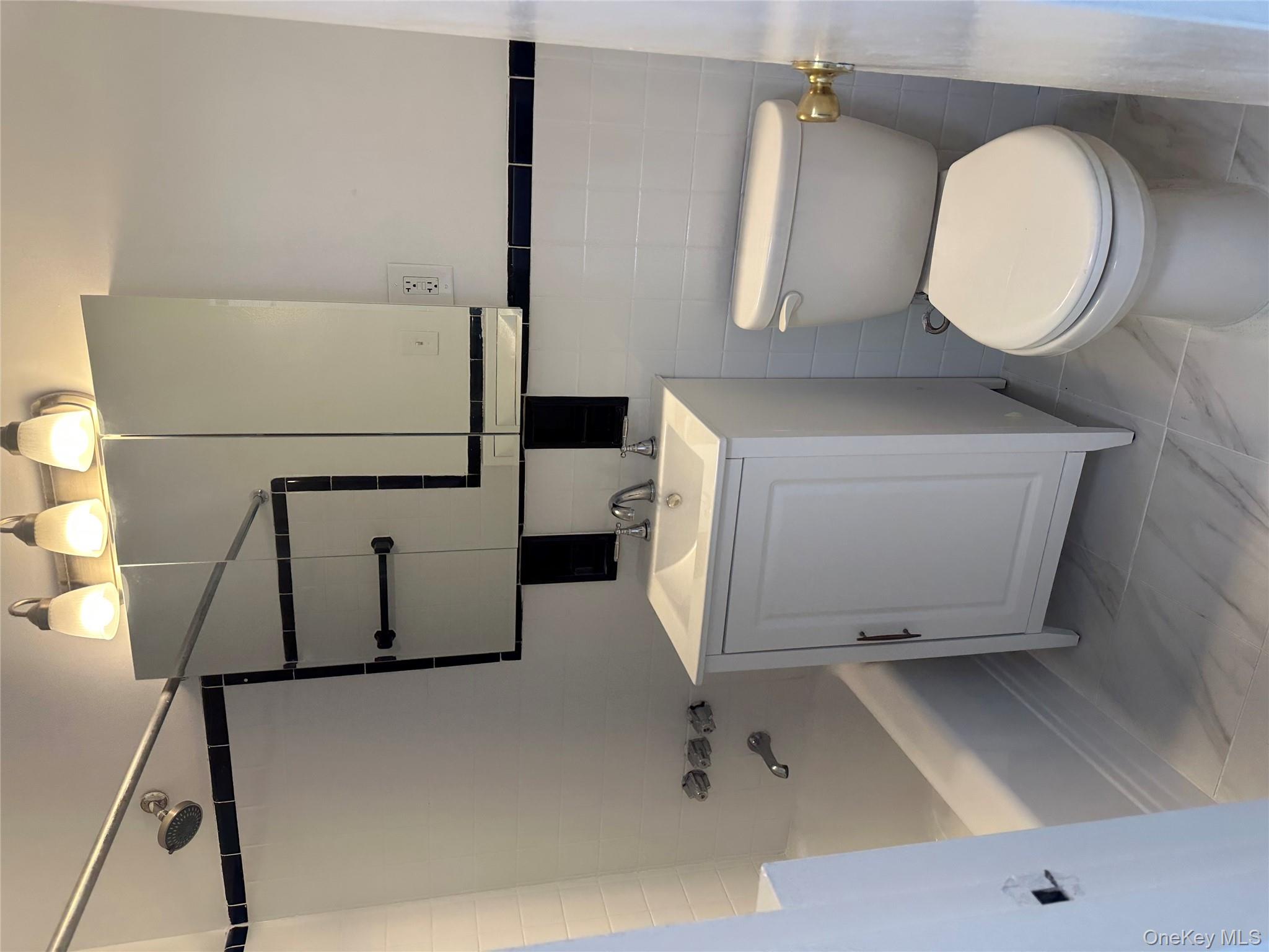 #20 photo, 164-20 Highland Avenue, Jamaica Hills , NY 11432