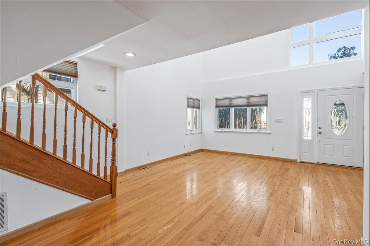 #4 photo, 157-40 9th Avenue, Куинс ‖ Beechhurst , NY 11357