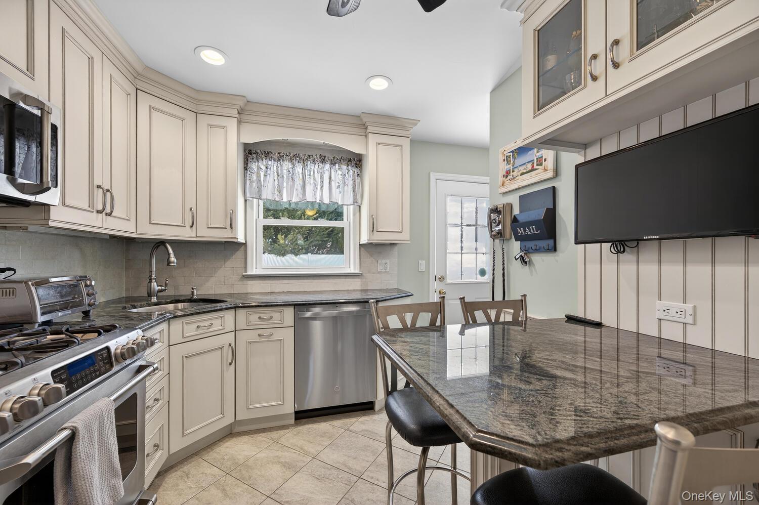 #9 photo, 113 Kuhl Avenue, Hicksville , NY 11801