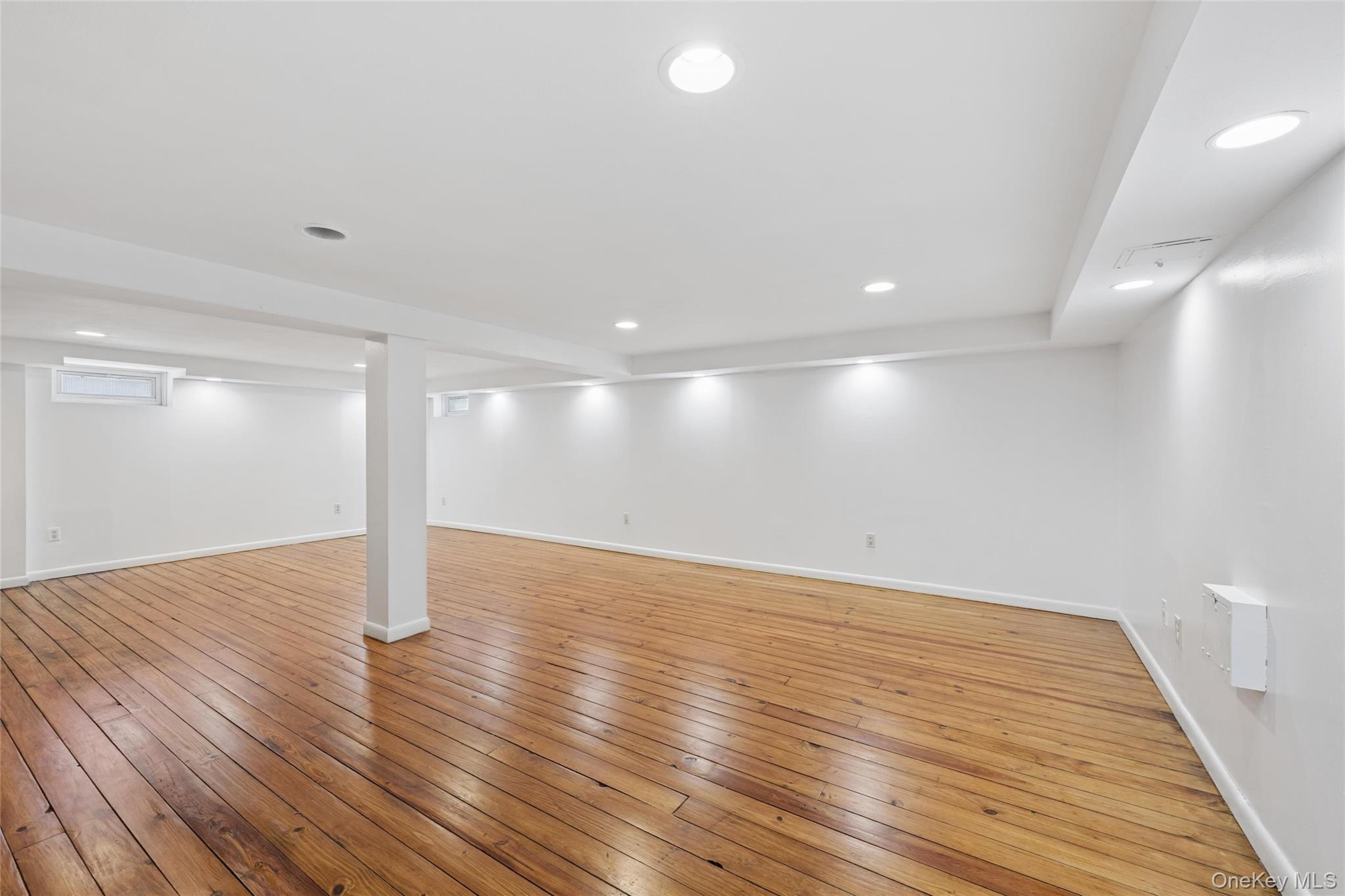 #17 photo, 31 Evelyn Lane, Syosset , NY 11791