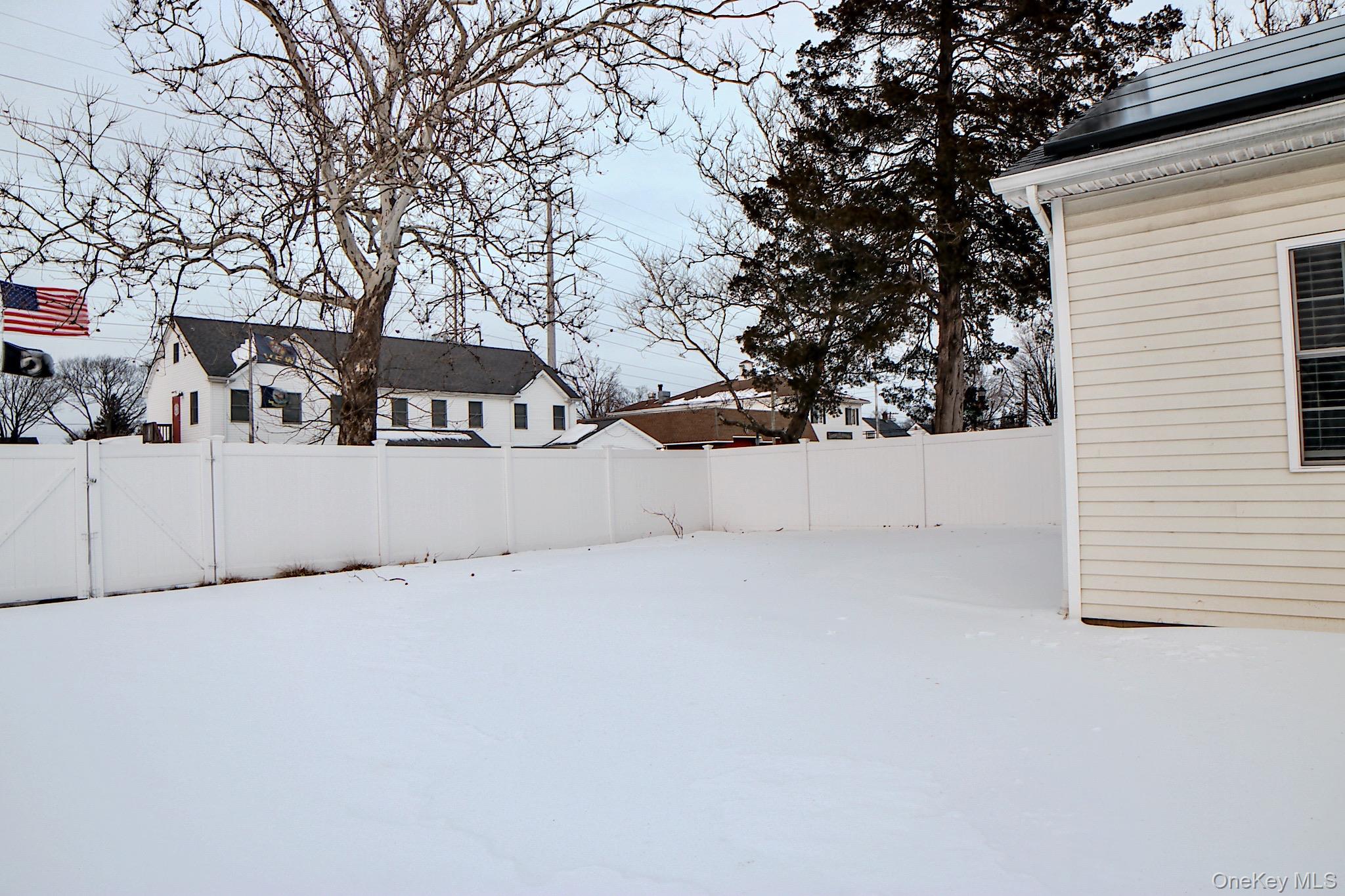 #20 photo, 14 Bittersweet Lane, Levittown , NY 11756