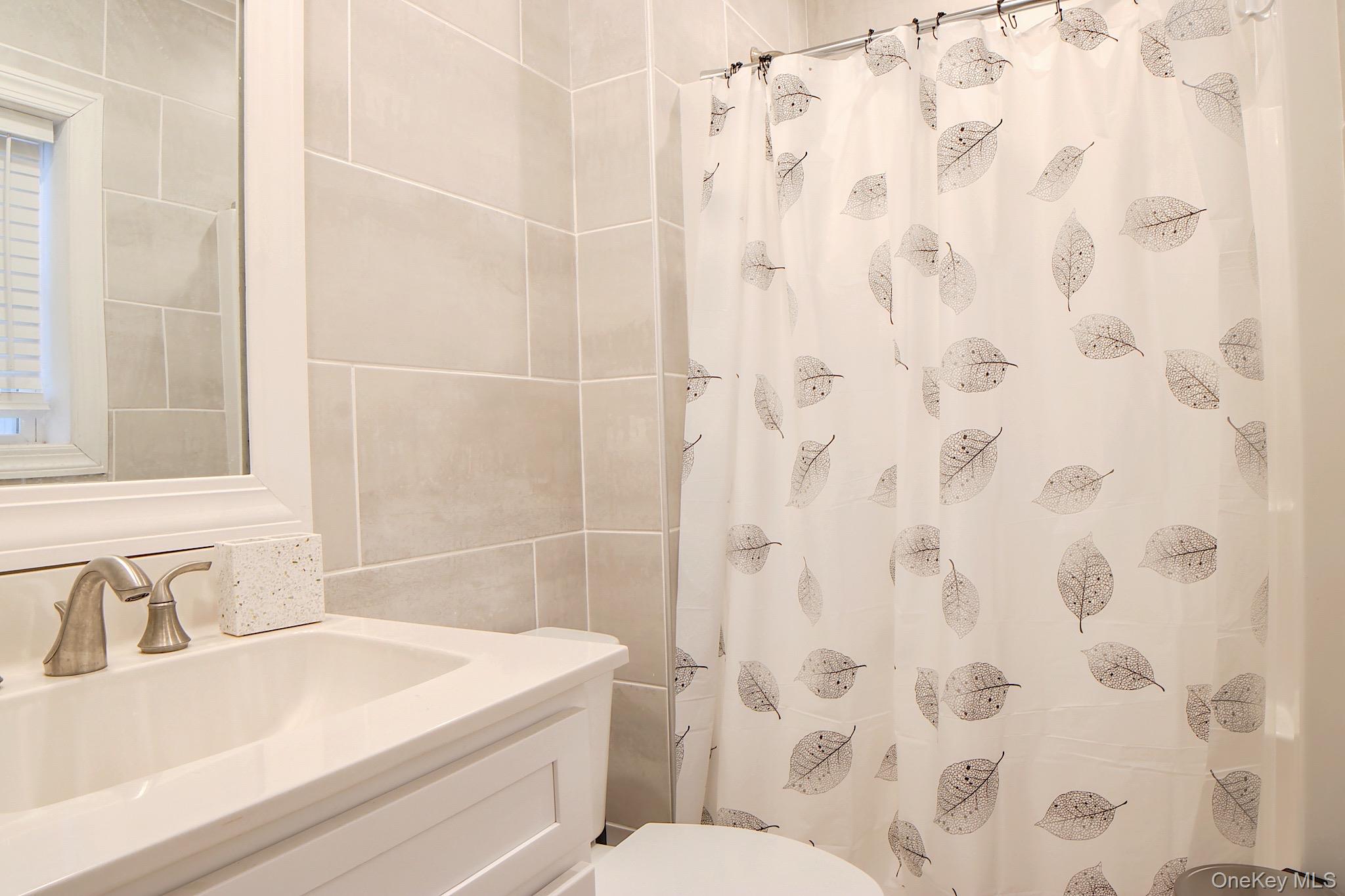 #8 photo, 14 Bittersweet Lane, Levittown , NY 11756