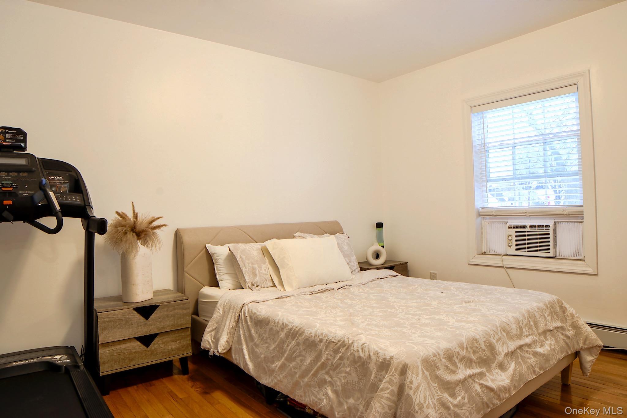 #9 photo, 14 Bittersweet Lane, Levittown , NY 11756