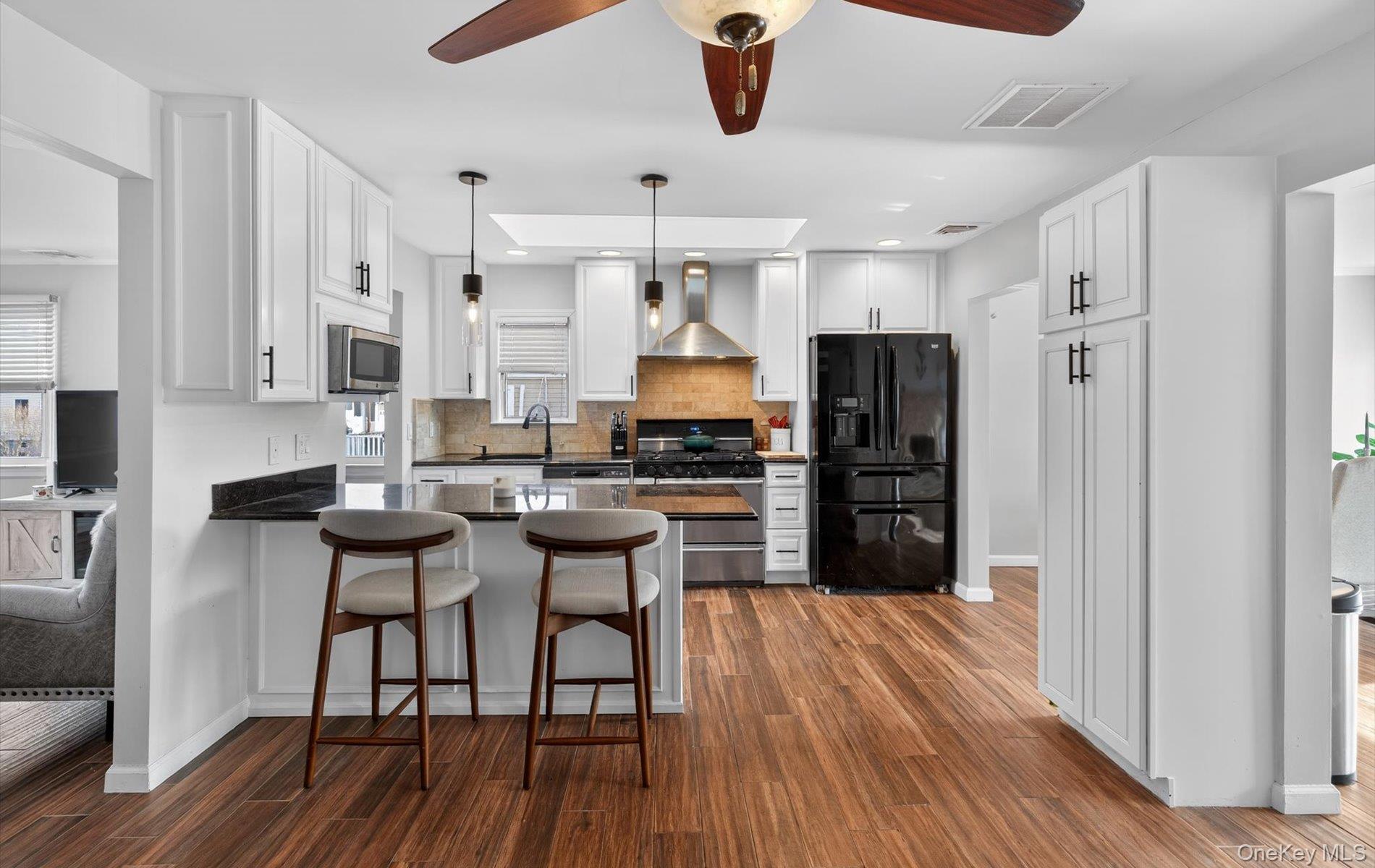 #10 photo, 20 Albert Road, 东长岛 Amity Harbor , NY 11701