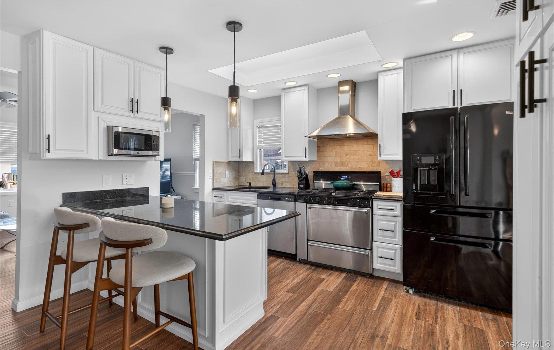 #11 photo, 20 Albert Road, 东长岛 Amity Harbor , NY 11701