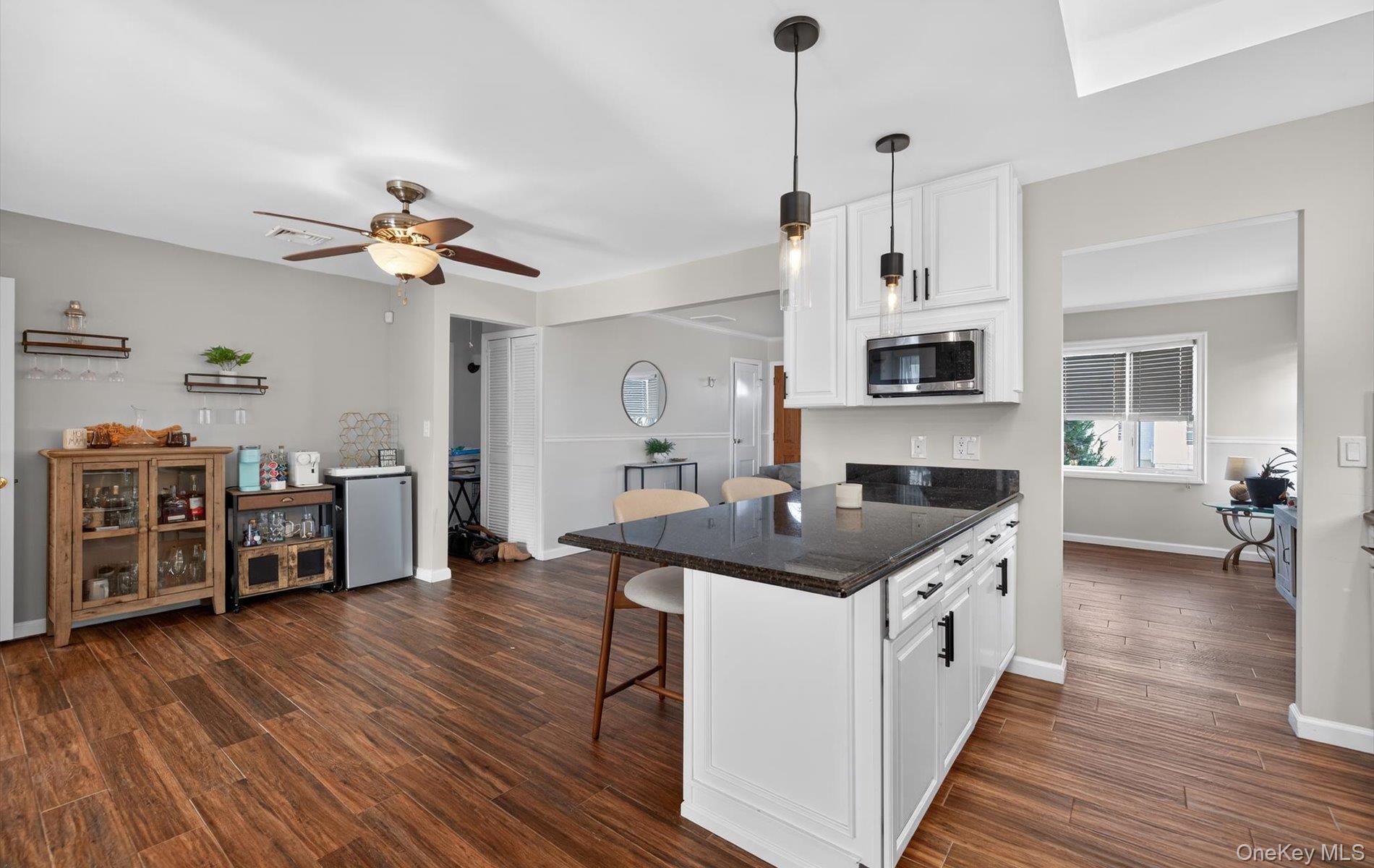 #13 photo, 20 Albert Road, 东长岛 Amity Harbor , NY 11701