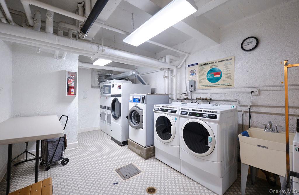 #13 photo, 43-25 Douglaston Parkway, Куинс ‖ Douglaston , NY 11363