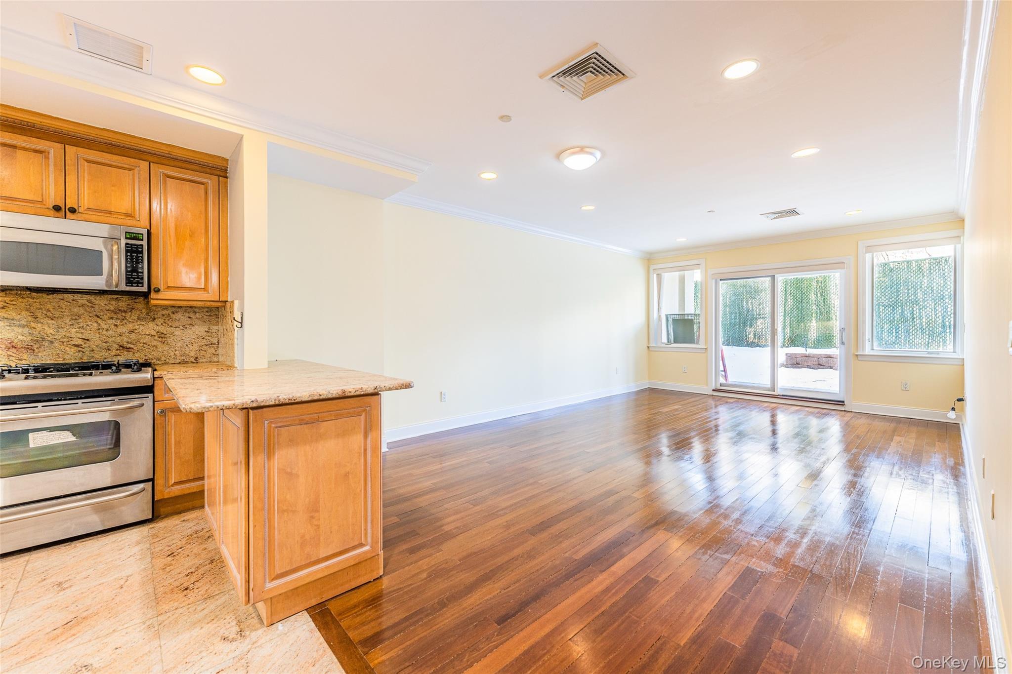 #11 photo, 171 Great Neck Road, ग्रेट नेक Great Neck , NY 11021