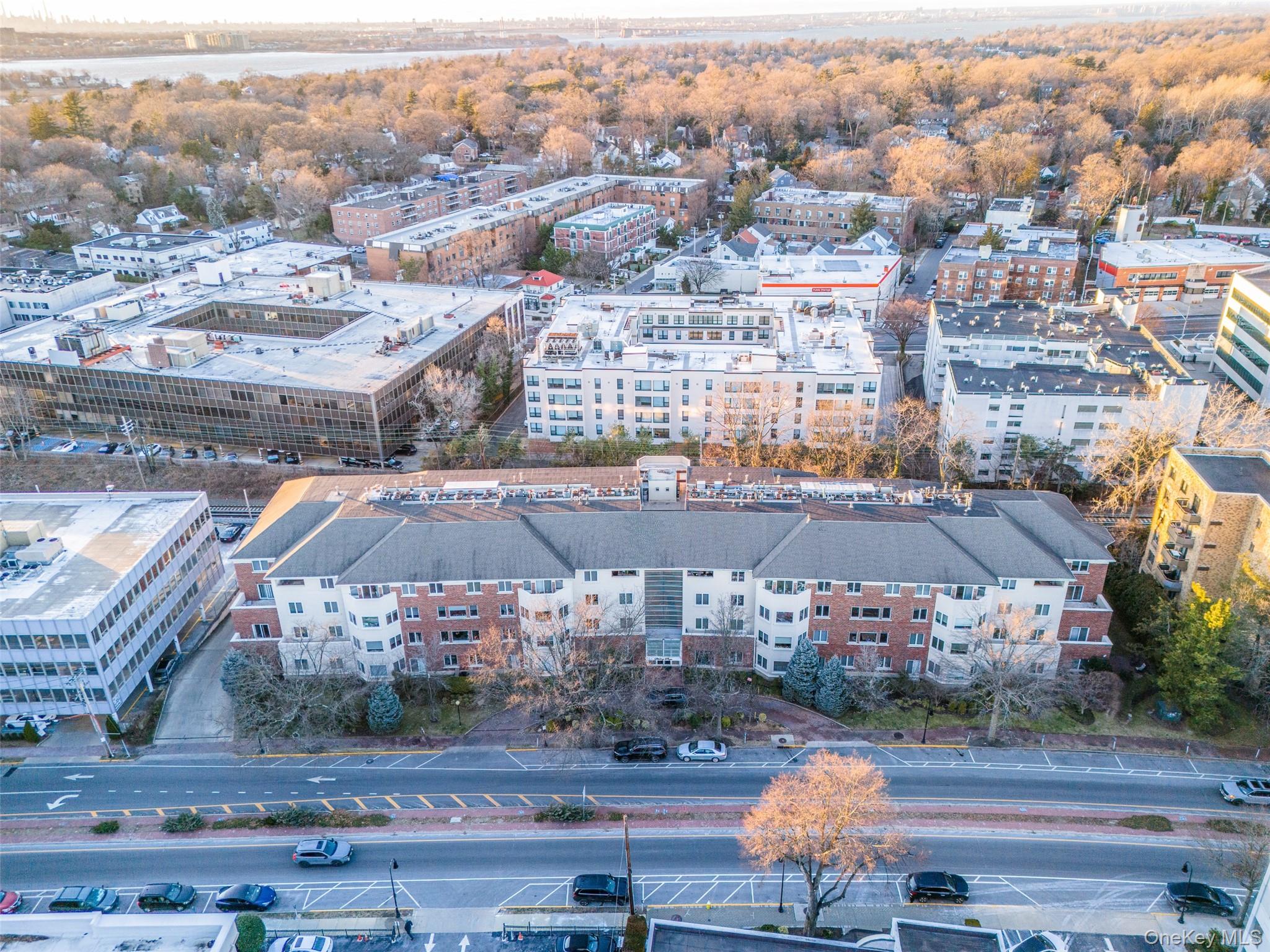 #3 photo, 171 Great Neck Road, ग्रेट नेक Great Neck , NY 11021