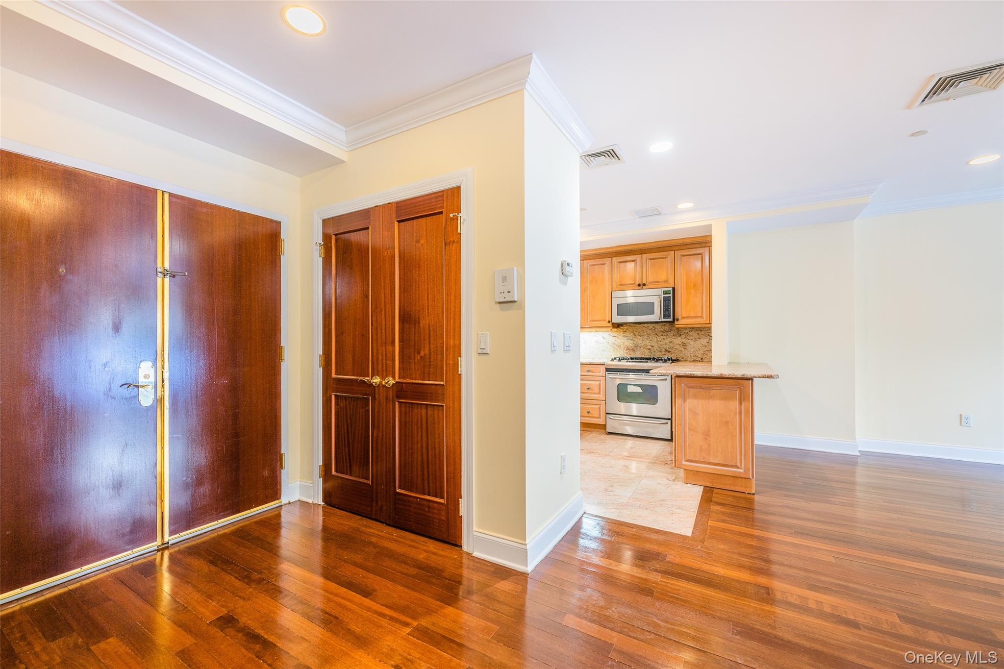 #9 photo, 171 Great Neck Road, ग्रेट नेक Great Neck , NY 11021